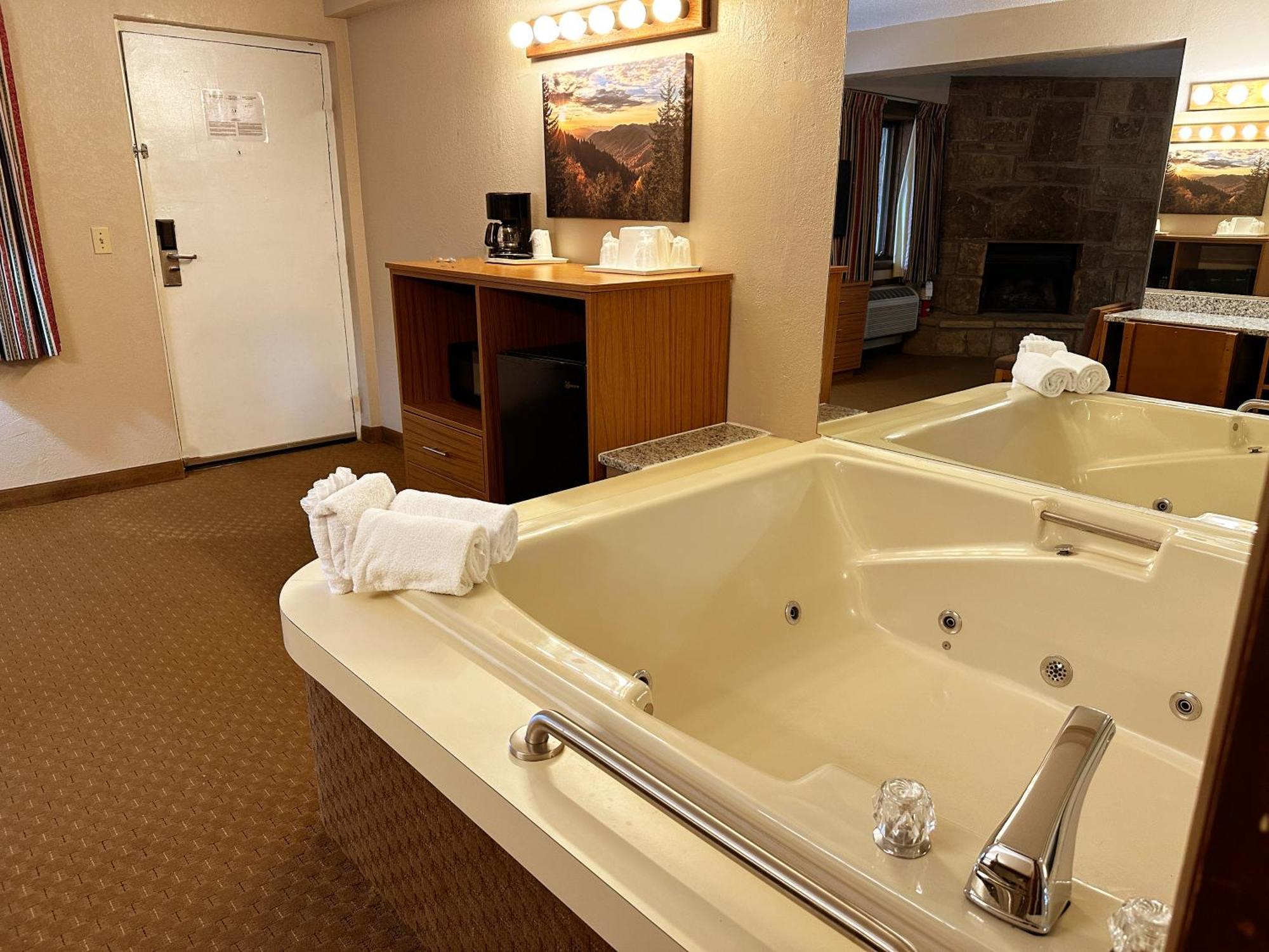 King Suite with Spa Bath - No Pets